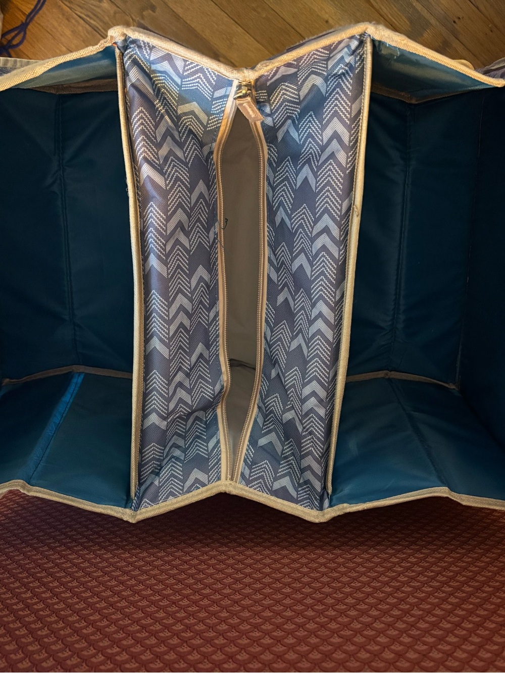 Collapsible trunk tote